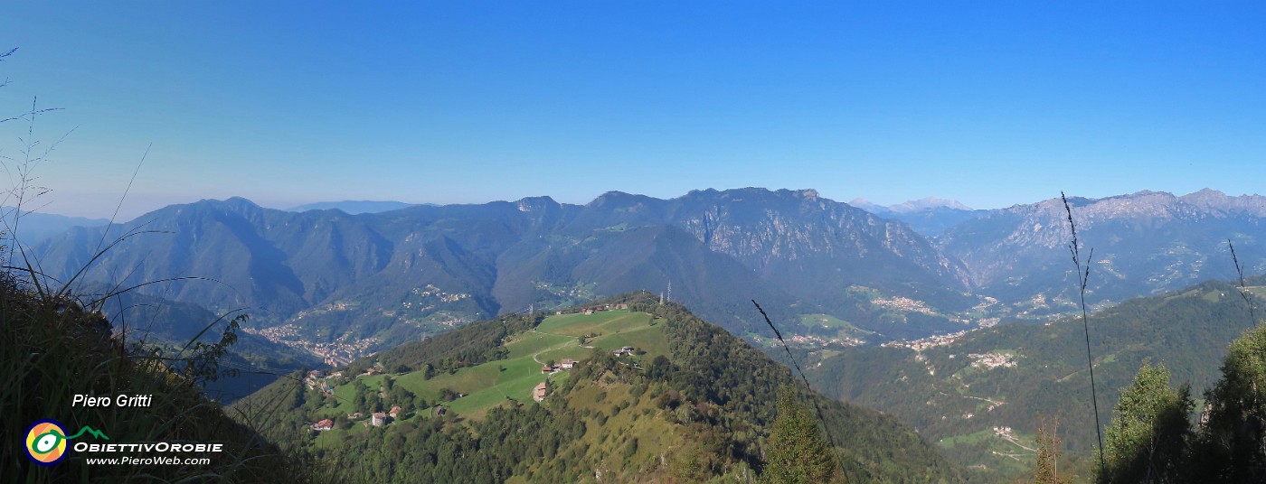 50 Dall'alto ammiro la Val Brembana.jpg